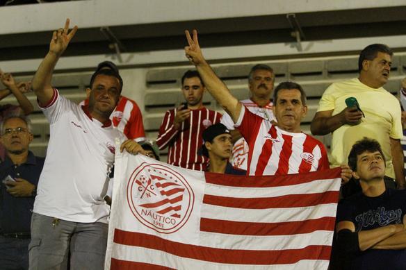 Timbu vence e fatura primeiro turno do Estadual 2013 - Ricardo Fernandes/DP/D.A Press