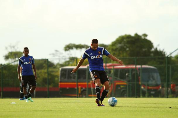 Eduardo Baptista repete quarteto ofensivo com Diego Souza, Élber, Mike e Felipe Azevedo