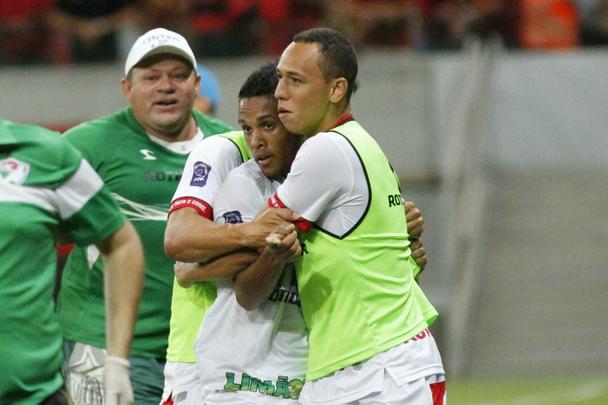 Valdeir - O meia vem sendo um carrasco para os times da capital. Marcou dois gols contra o Náutico e mais um contra o Sport, no jogo de volta da semifinal do Pernambucano.