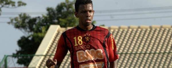 Em 2008, Moacir enfrentou o Sport na Ilha pelo Central e depois foi contratado pelo Rubro-negro (Paulo Paiva/DP/D.A Press)