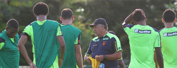 Geninho vai poder contar também com Ananias, reforço recém-chegado ao clube (Paulo Paiva/DP/D.A Press) Geninho vai poder contar também com Ananias, reforço recém-chegado ao clube (Paulo Paiva/DP/D.A Press)