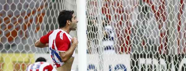 Destaque da partida, Pedro Carmona comemora segundo gol do Náutico  (Ricardo Fernandes/DP/D.A Press)