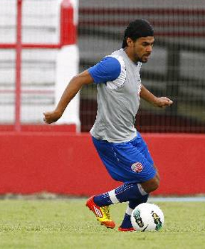 Atacante terá que esperar fim do contrato com o Goiás para defender o Tricolor (Ricardo Fernandes/DP/D.A Press) Atacante terá que esperar fim do contrato com o Goiás para defender o Tricolor (Ricardo Fernandes/DP/D.A Press)