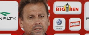 Waldemar Lemos se defende e diz que n�o desrespeitou a arbitragem (Paulo Paiva/DP/D.A Press)