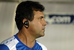 Z� Teodoro entra em rota de colis�o com a torcida coral no in�cio do ano (Ricardo Fernandes/DP/D.A Press)