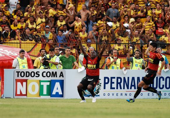 Sport vence o N�utico no primeiro cl�ssico do PE2012, na Ilha do Retiro. Fotos: Helder Tavares e Paulo Paiva/DP/D.A Press