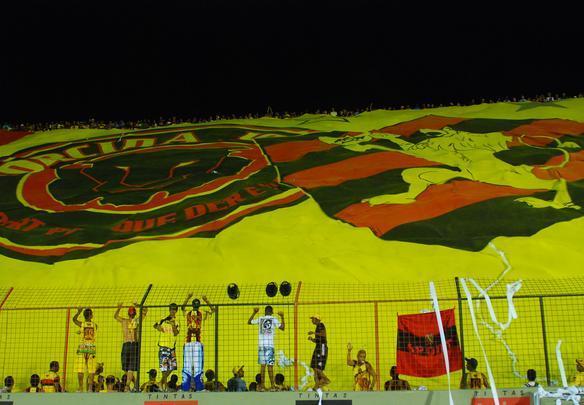 Sport vacila no final do jogo e � derrotado pelo Ypiranga em plena Ilha do Retiro