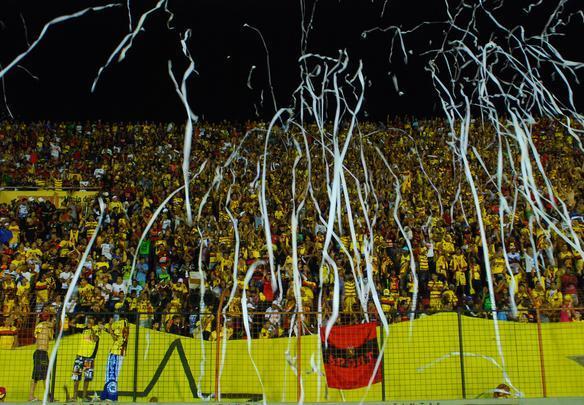 Sport vacila no final do jogo e � derrotado pelo Ypiranga em plena Ilha do Retiro