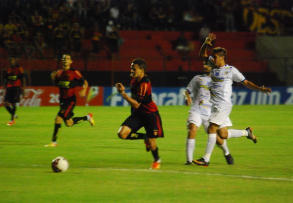 Sport vacila no final do jogo e � derrotado pelo Ypiranga em plena Ilha do Retiro