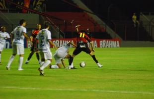 Sport vacila no final do jogo e � derrotado pelo Ypiranga em plena Ilha do Retiro