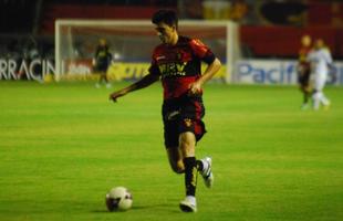 Sport vacila no final do jogo e � derrotado pelo Ypiranga em plena Ilha do Retiro