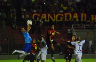 Sport vacila no final do jogo e � derrotado pelo Ypiranga em plena Ilha do Retiro