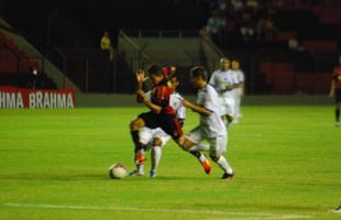 Sport vacila no final do jogo e � derrotado pelo Ypiranga em plena Ilha do Retiro