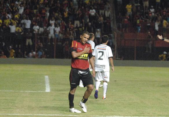 Com tr�s gols, Marcelinho salva o Sport e garante virada sobre o Porto