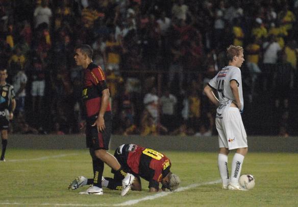 Com tr�s gols, Marcelinho salva o Sport e garante virada sobre o Porto
