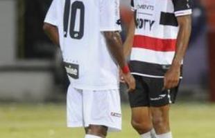 Rubro-negros venceram o cl�ssico por 3 a 1, no Arruda Cr�dito: Ricardo Fernandes/DP/D.A Press e Helder Tavares/DP/D.A Press