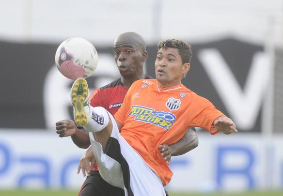 Alvinegros e rubro-negros empataram no Lacerdo, em Caruaru. Fotos: Helder Tavares/DP/D.A Press