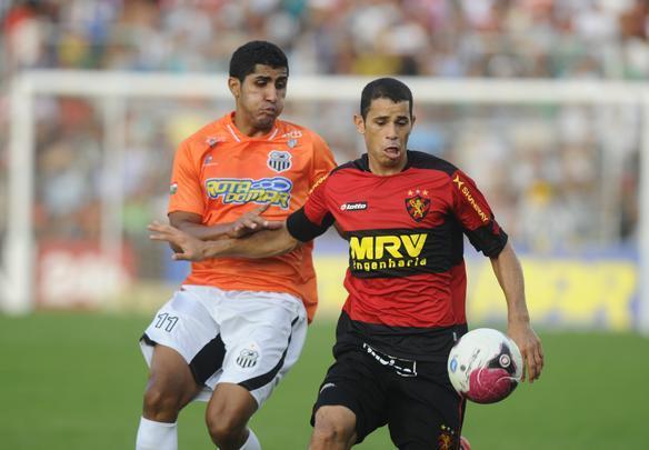 Alvinegros e rubro-negros empataram no Lacerdo, em Caruaru. Fotos: Helder Tavares/DP/D.A Press
