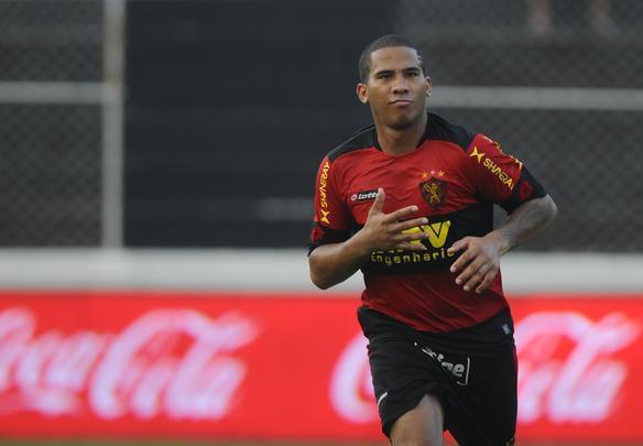 Alvinegros e rubro-negros empataram no Lacerdo, em Caruaru. Fotos: Helder Tavares/DP/D.A Press