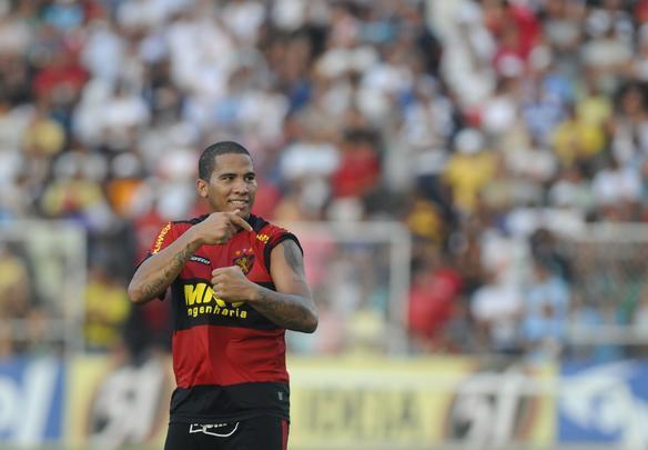 Alvinegros e rubro-negros empataram no Lacerdo, em Caruaru. Fotos: Helder Tavares/DP/D.A Press