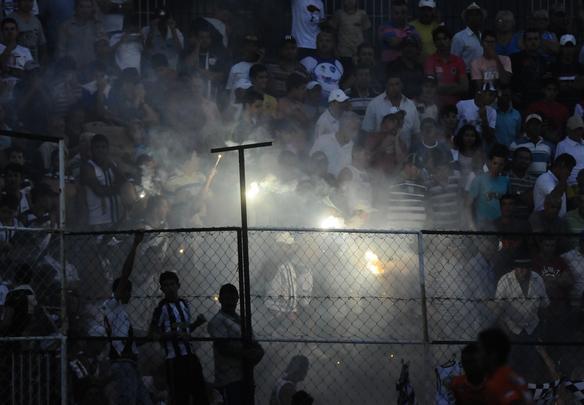 Alvinegros e rubro-negros empataram no Lacerdo, em Caruaru. Fotos: Helder Tavares/DP/D.A Press