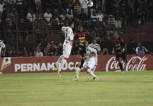 
Sport fica em um empate sem gols com o Salgueiro, mas segue lder o Pernambucano Crdito: Edvaldo Rodrigues/DP/D.A Press
