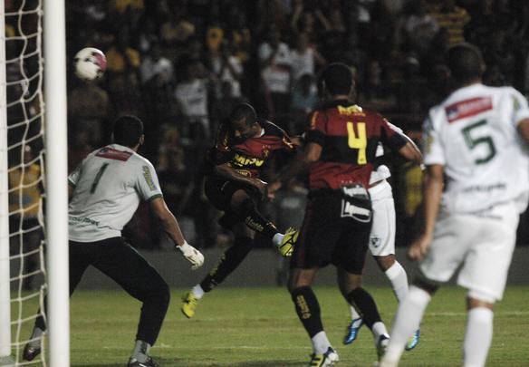 
Sport fica em um empate sem gols com o Salgueiro, mas segue lder o Pernambucano Crdito: Edvaldo Rodrigues/DP/D.A Press
