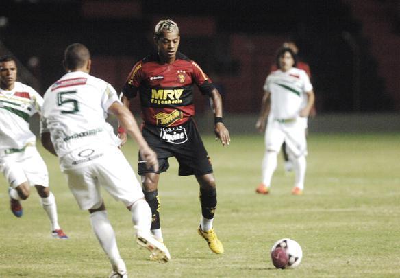 
Sport fica em um empate sem gols com o Salgueiro, mas segue lder o Pernambucano Crdito: Edvaldo Rodrigues/DP/D.A Press
