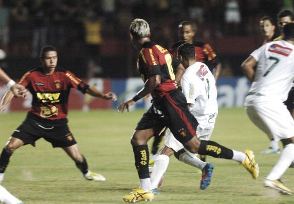 
Sport fica em um empate sem gols com o Salgueiro, mas segue lder o Pernambucano Crdito: Edvaldo Rodrigues/DP/D.A Press
