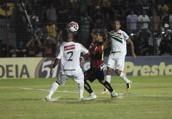 
Sport fica em um empate sem gols com o Salgueiro, mas segue lder o Pernambucano Crdito: Edvaldo Rodrigues/DP/D.A Press
