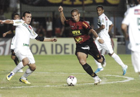 
Sport fica em um empate sem gols com o Salgueiro, mas segue lder o Pernambucano Crdito: Edvaldo Rodrigues/DP/D.A Press
