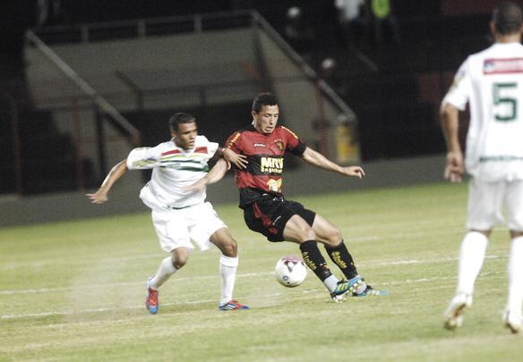 
Sport fica em um empate sem gols com o Salgueiro, mas segue lder o Pernambucano Crdito: Edvaldo Rodrigues/DP/D.A Press
