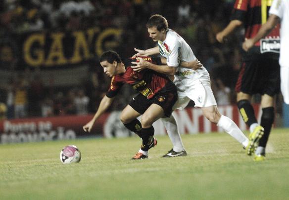 
Sport fica em um empate sem gols com o Salgueiro, mas segue lder o Pernambucano Crdito: Edvaldo Rodrigues/DP/D.A Press
