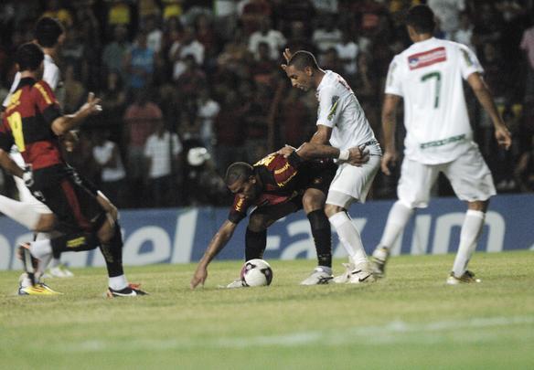 
Sport fica em um empate sem gols com o Salgueiro, mas segue lder o Pernambucano Crdito: Edvaldo Rodrigues/DP/D.A Press
