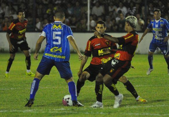 M�quina de Costura n�o segura o Le�o, que se garantiu nas semi-finais do PE2012