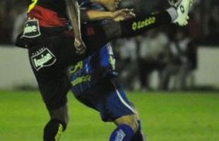 M�quina de Costura n�o segura o Le�o, que se garantiu nas semi-finais do PE2012