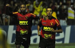 M�quina de Costura n�o segura o Le�o, que se garantiu nas semi-finais do PE2012