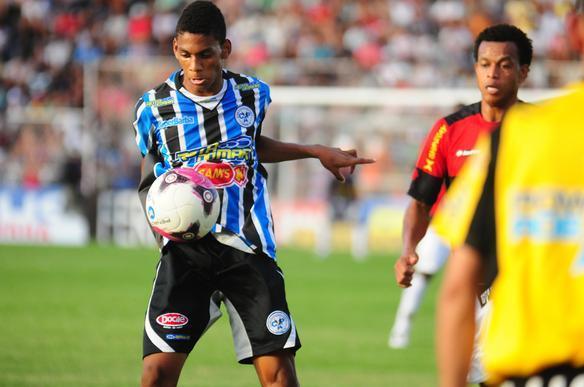 Com jogadores reservas, Sport vence o Porto no Lacerdo por 3 a 1 e segue na liderana