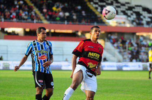 Com jogadores reservas, Sport vence o Porto no Lacerdo por 3 a 1 e segue na liderana