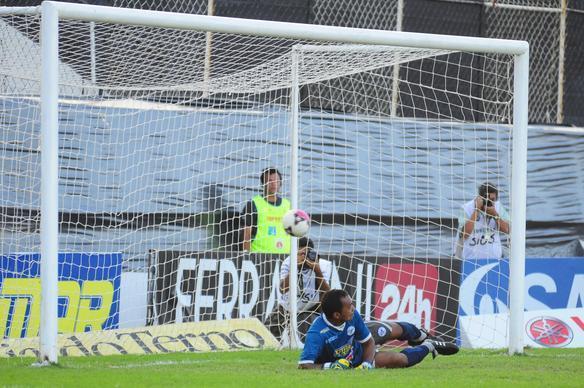 Com jogadores reservas, Sport vence o Porto no Lacerdo por 3 a 1 e segue na liderana