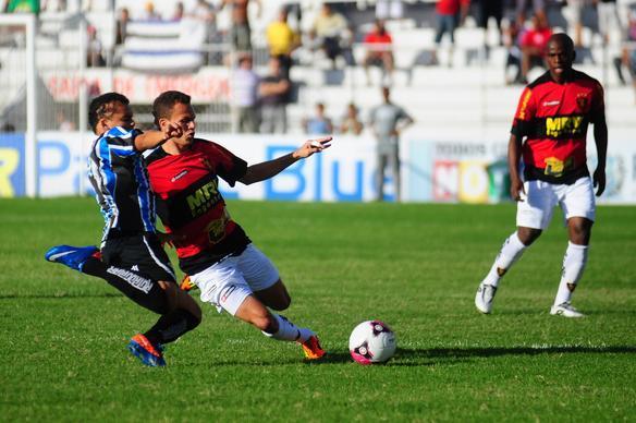Com jogadores reservas, Sport vence o Porto no Lacerdo por 3 a 1 e segue na liderana