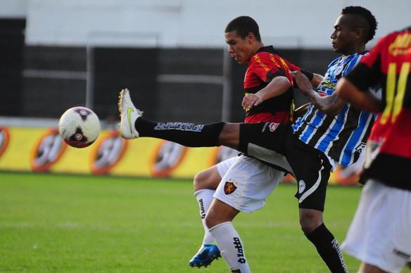 Com jogadores reservas, Sport vence o Porto no Lacerdo por 3 a 1 e segue na liderana