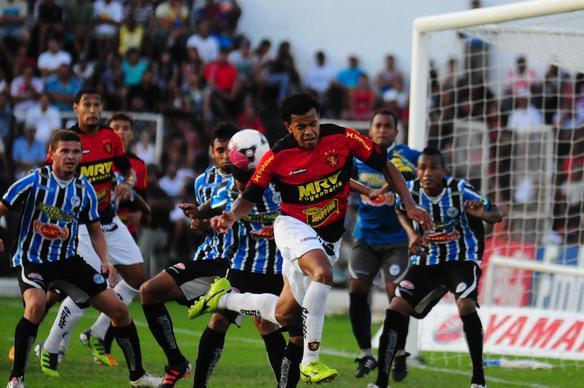 Com jogadores reservas, Sport vence o Porto no Lacerdo por 3 a 1 e segue na liderana