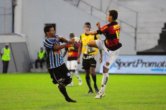 Com jogadores reservas, Sport vence o Porto no Lacerdo por 3 a 1 e segue na liderana