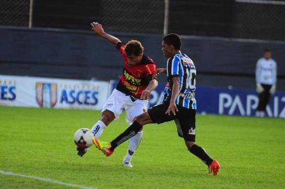 Com jogadores reservas, Sport vence o Porto no Lacerdo por 3 a 1 e segue na liderana