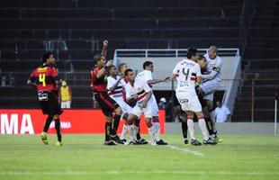 Sport vence o cl�ssico contra o Santa Cruz por 2 a 1