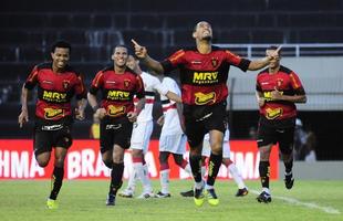 Sport vence o cl�ssico contra o Santa Cruz por 2 a 1