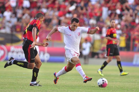 Empate sem gra�a garante Sport na final do Pernambucano
