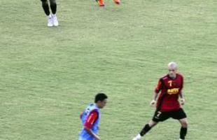 O t�cnico Mazola bem que tentou, mas a equipe do Superesportes furou o treino secreto do Le�o na Ilha