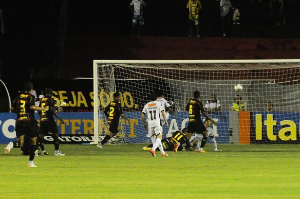 Sport chegou a abrir o placar, mas sofreu a virada do Atltico Mineiro. Resultado: 4 a 1. Crdito: Helder Tavares/DP/D.A.Press


